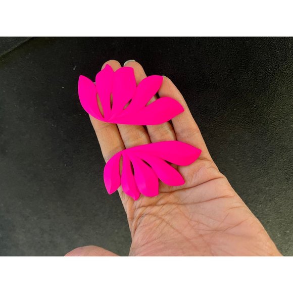 Hot pink stud earring big statement large fuchsia flower neon chunky bright pink - Picture 5 of 9